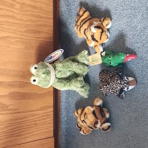 Mary Meyer "Sweet Freda" plush frog - also includes 4 additional beanbag animals